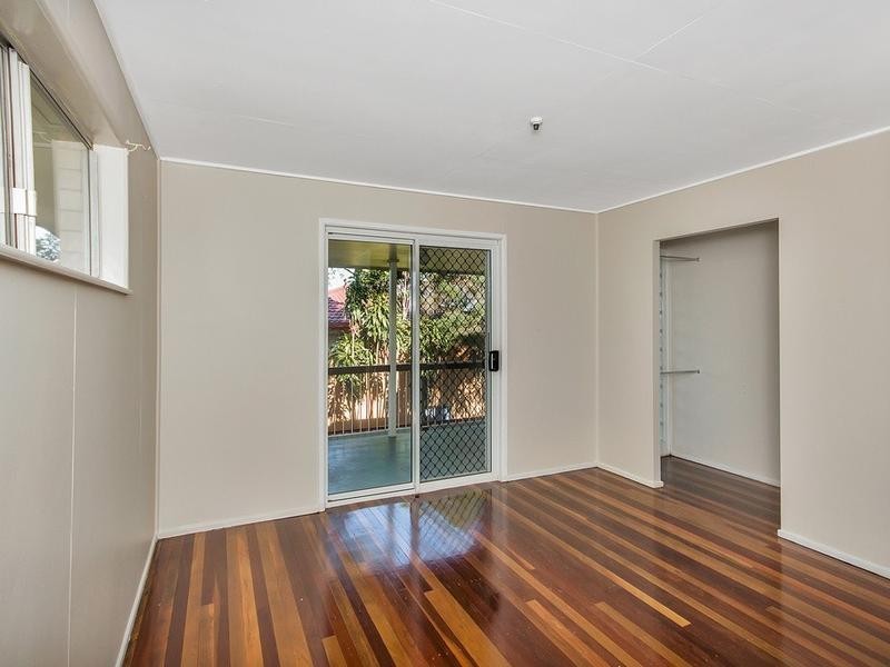 32 Siemons Street, One Mile QLD 4305