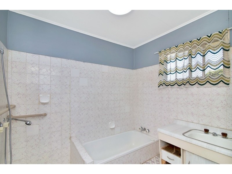 21 Burgess Street, Raceview QLD 4305