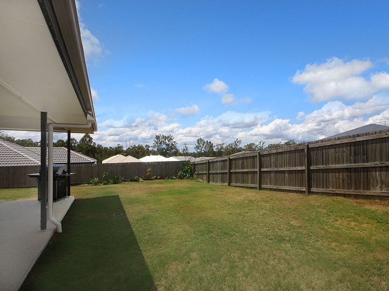 8 Boronia Street, Deebing Heights QLD 4306