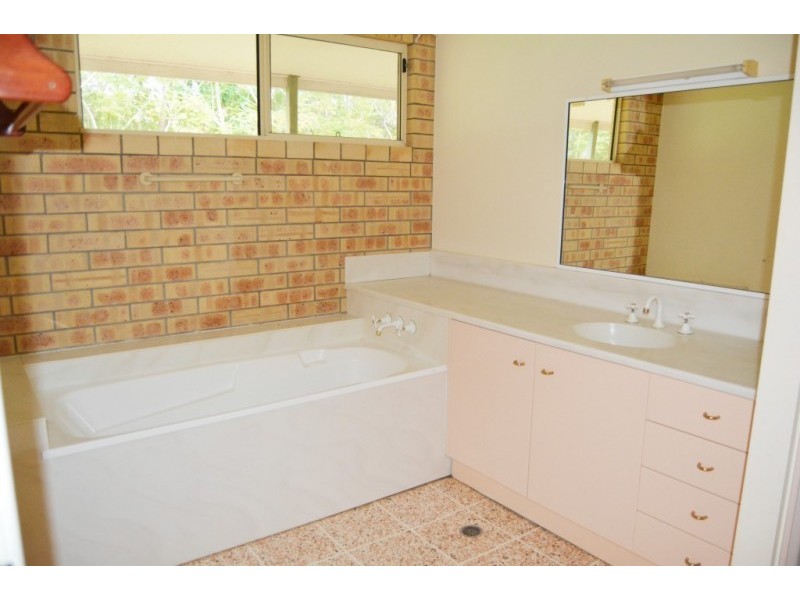 825 Esk-Hampton Road, Redbank Creek QLD 4312