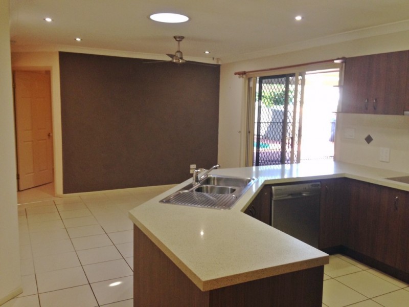 32 Cowley Drive, Flinders View QLD 4305