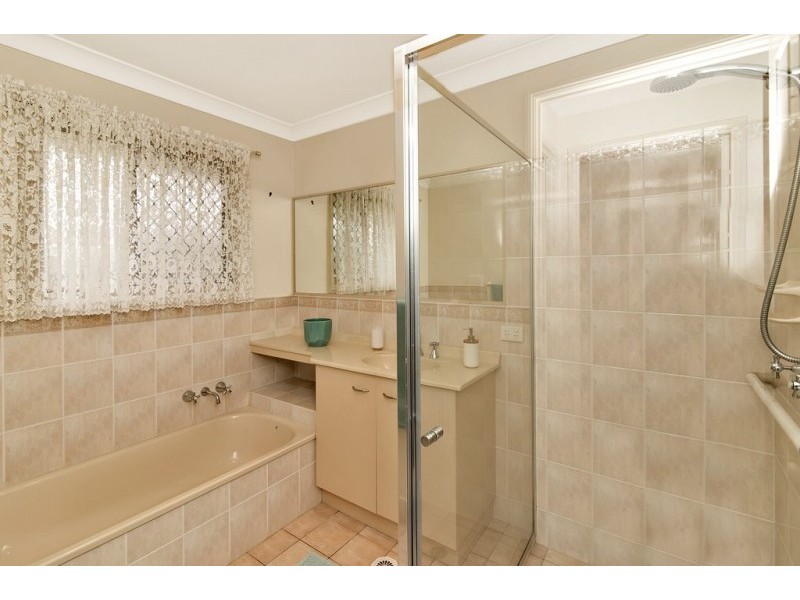 21 Magnolia Place, Flinders View QLD 4305