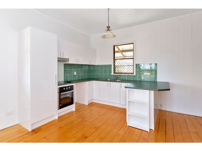 8 Hill Street, North Ipswich QLD 4305