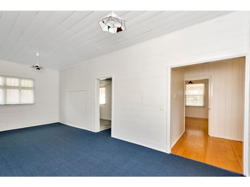 8 Hill Street, North Ipswich QLD 4305