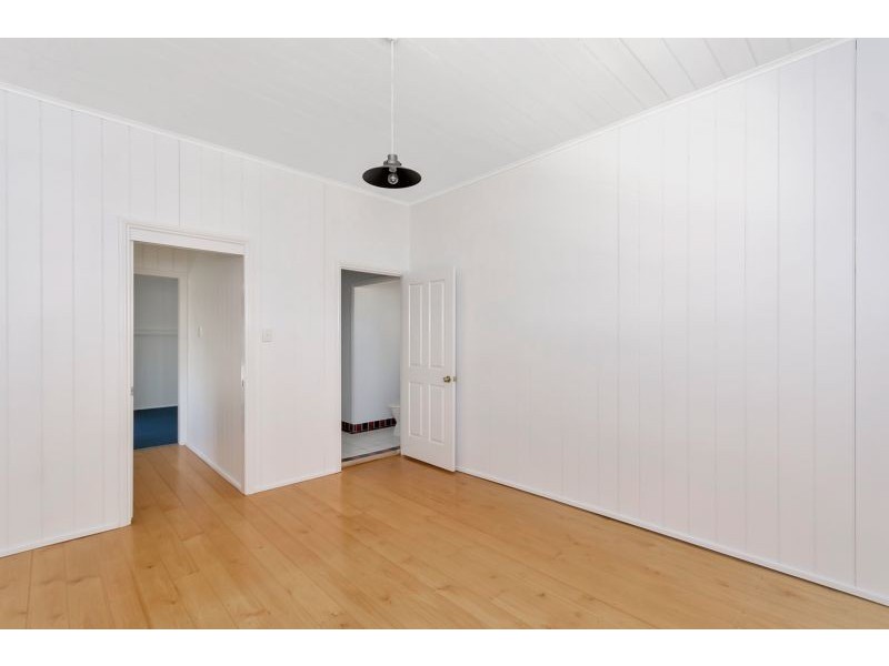 8 Hill Street, North Ipswich QLD 4305