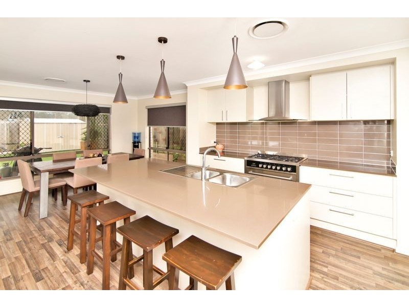 1 Azure Court, Deebing Heights QLD 4306