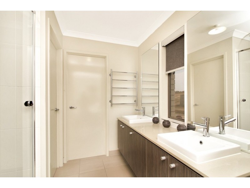 1 Azure Court, Deebing Heights QLD 4306