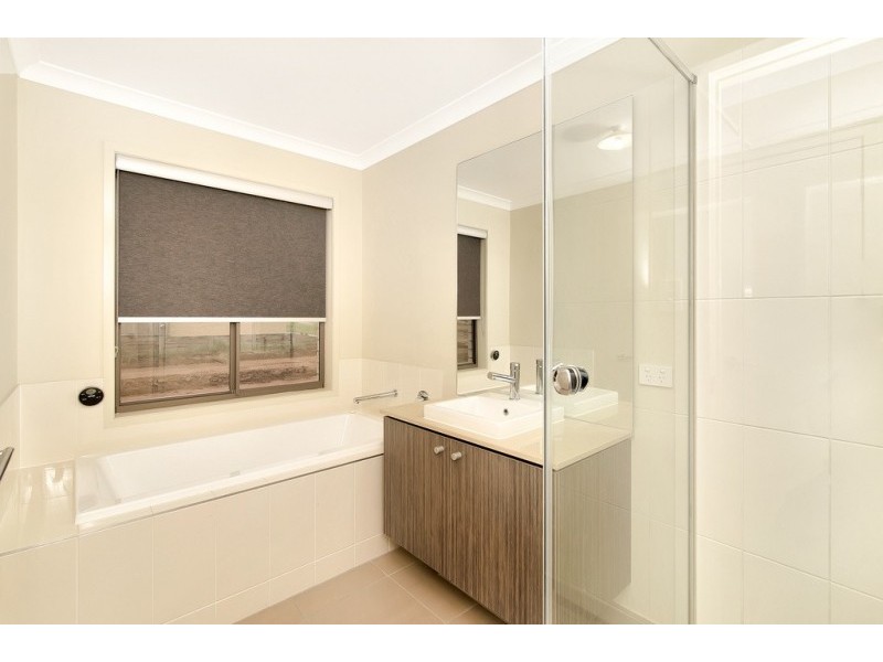 1 Azure Court, Deebing Heights QLD 4306