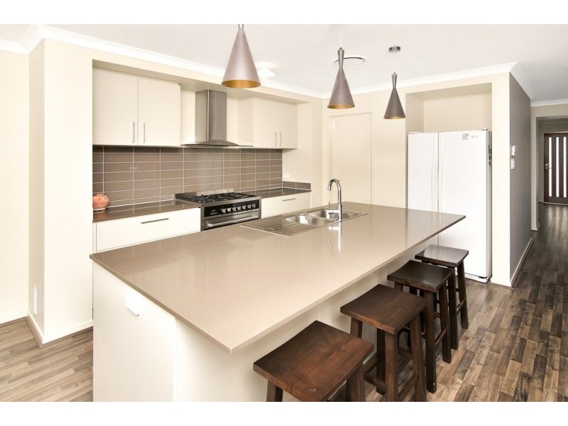 1 Azure Court, Deebing Heights QLD 4306