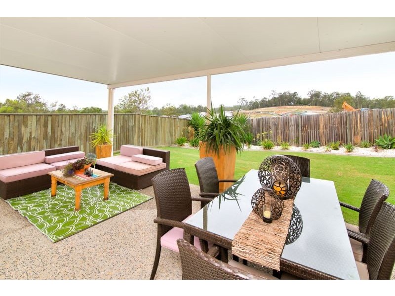 1 Azure Court, Deebing Heights QLD 4306