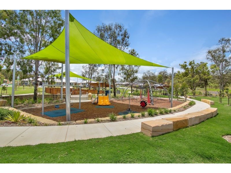 1 Azure Court, Deebing Heights QLD 4306