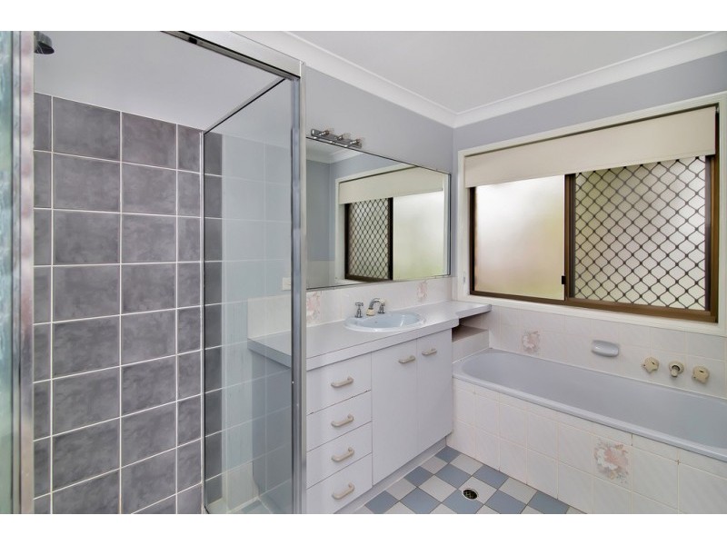 8 Leysdown Court, Yamanto QLD 4305