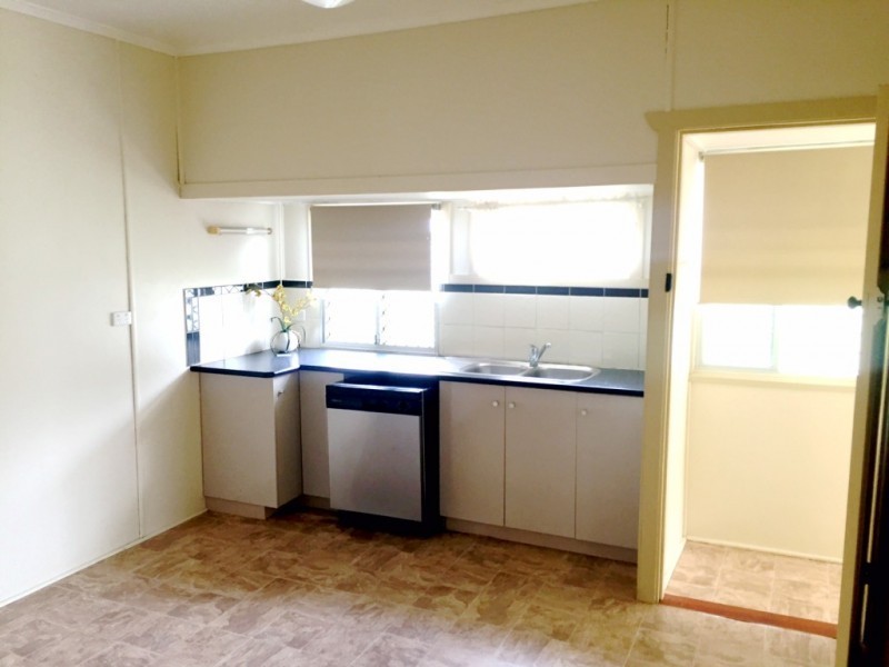 8 Greenham Street, Raceview QLD 4305