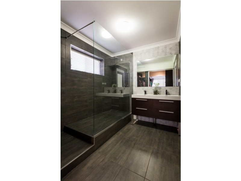 3 Lance Drive, Flinders View QLD 4305