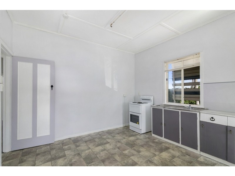 5 Russell Street, Silkstone QLD 4304