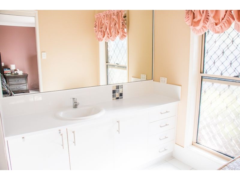 7 Equestrian Drive, Yamanto QLD 4305