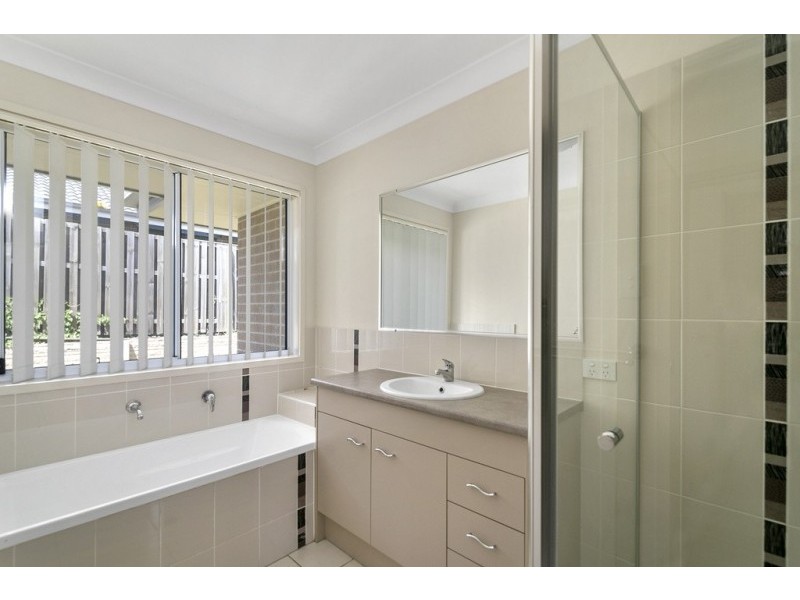1 Emeraldwood Street, Fernvale QLD 4306