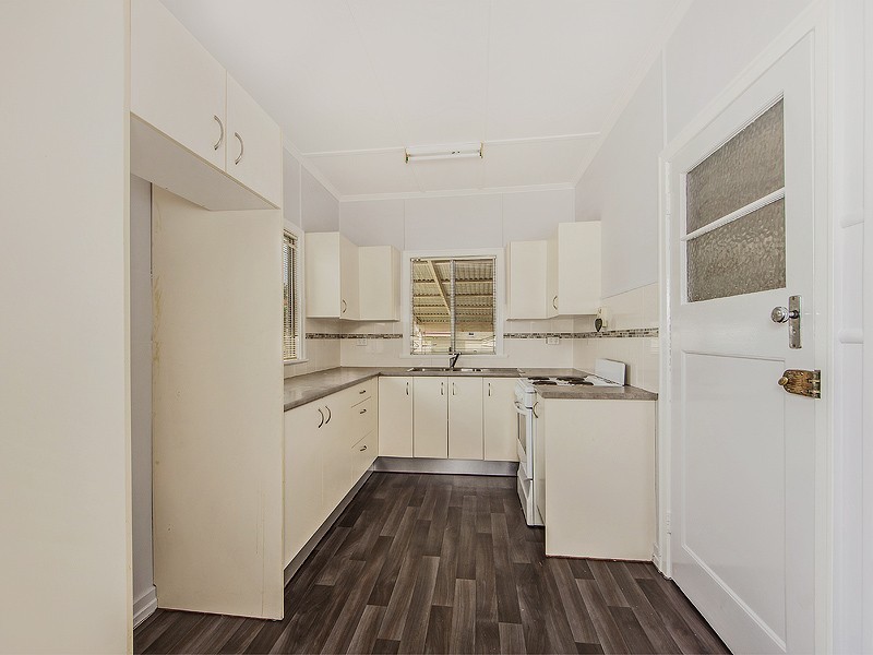 18 Vineyard Street, One Mile QLD 4305