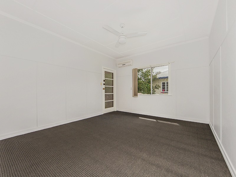 18 Vineyard Street, One Mile QLD 4305