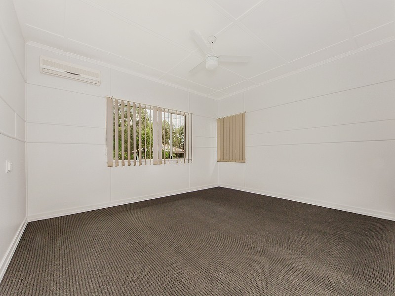 18 Vineyard Street, One Mile QLD 4305