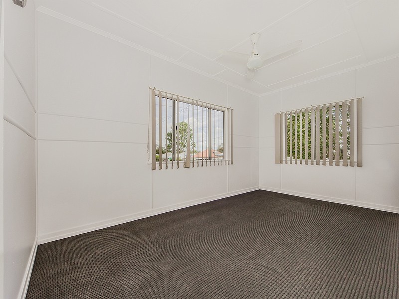 18 Vineyard Street, One Mile QLD 4305
