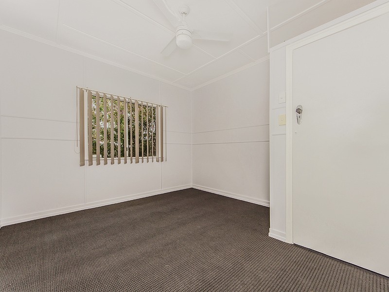 18 Vineyard Street, One Mile QLD 4305