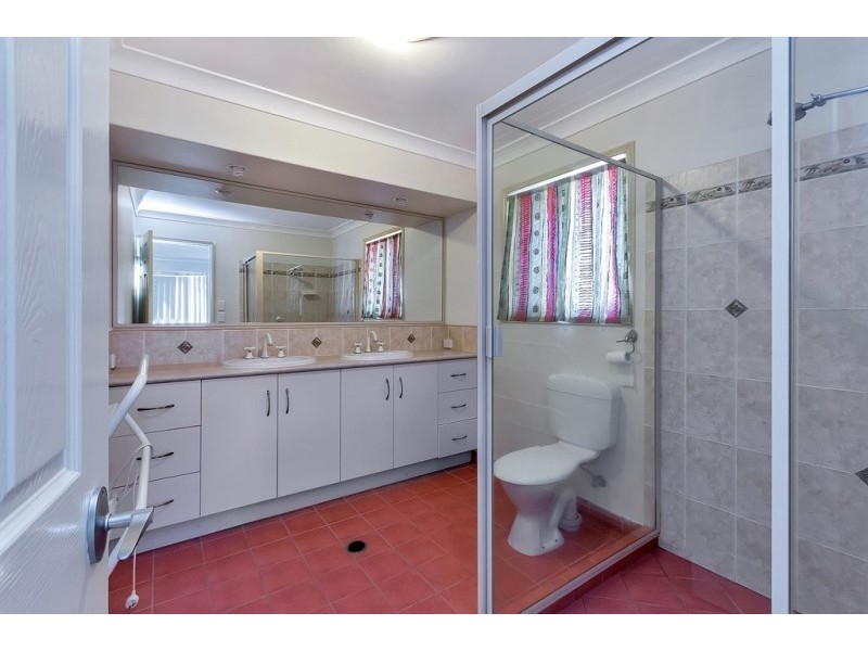 24 Chestnut Drive, Flinders View QLD 4305