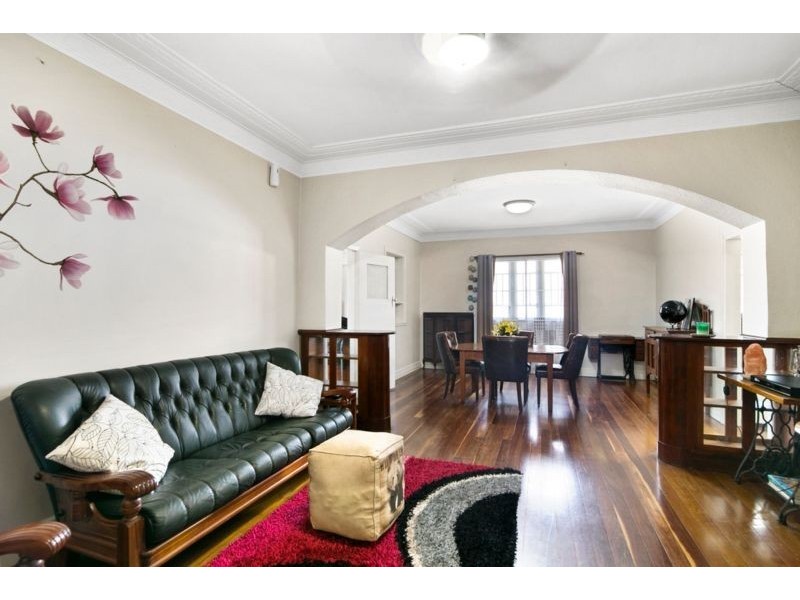 16 Chermside Road, Eastern Heights QLD 4305