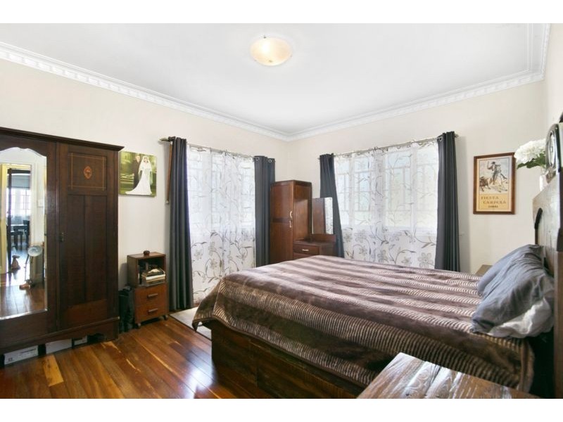 16 Chermside Road, Eastern Heights QLD 4305