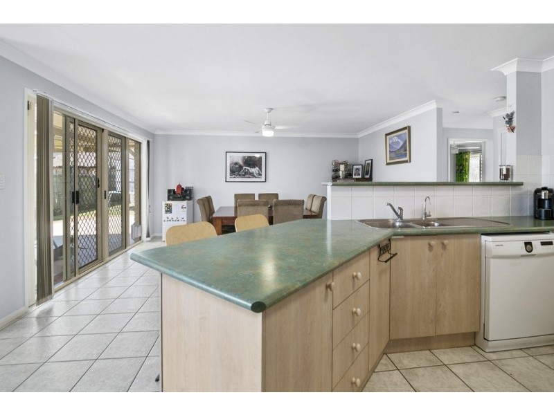 53 Discovery Street, Flinders View QLD 4305