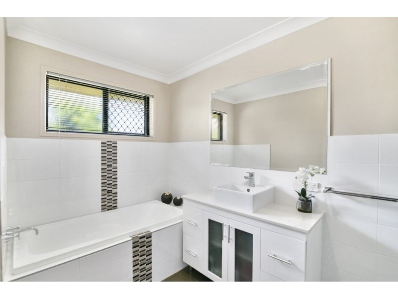 4 Jacana Crescent, Flinders View QLD 4305