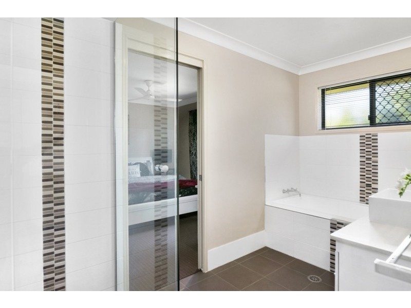 4 Jacana Crescent, Flinders View QLD 4305