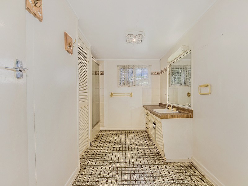 28 Alice Street, Silkstone QLD 4304