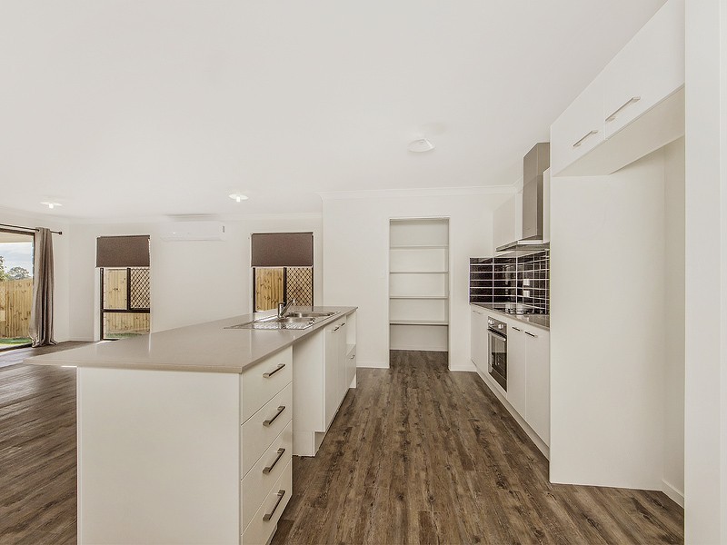 15 Dee Street, Deebing Heights QLD 4306