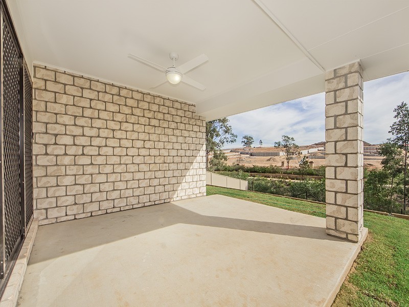 15 Dee Street, Deebing Heights QLD 4306