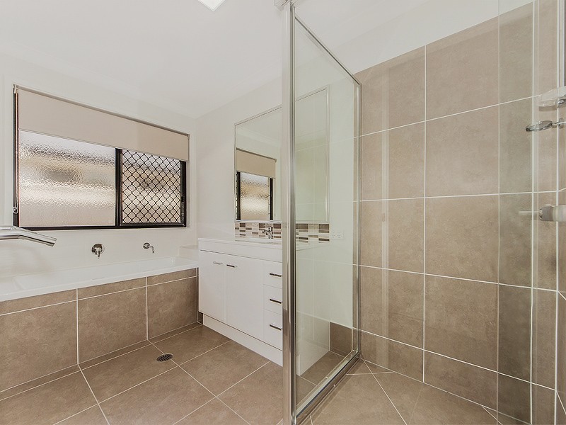 15 Dee Street, Deebing Heights QLD 4306