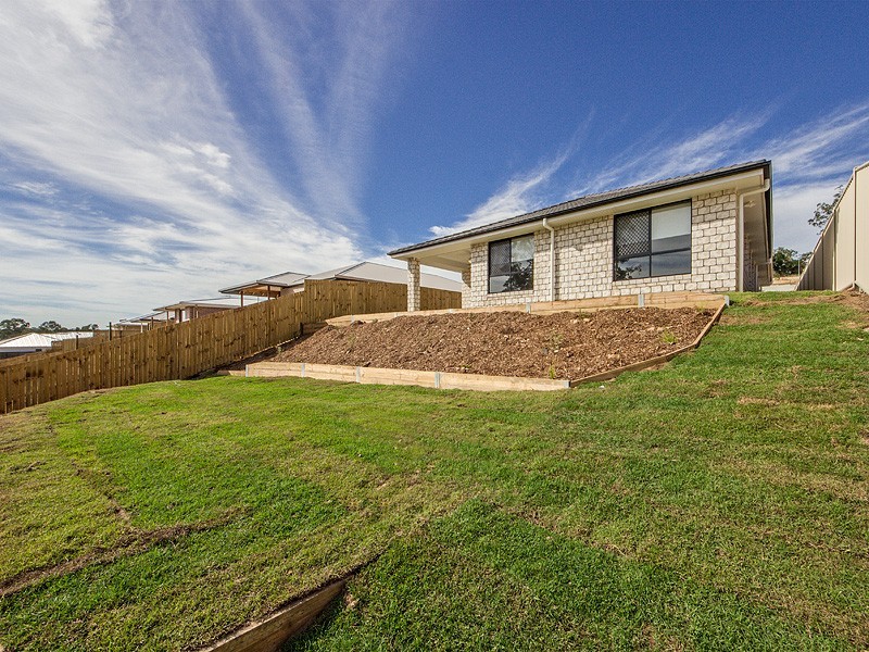 15 Dee Street, Deebing Heights QLD 4306