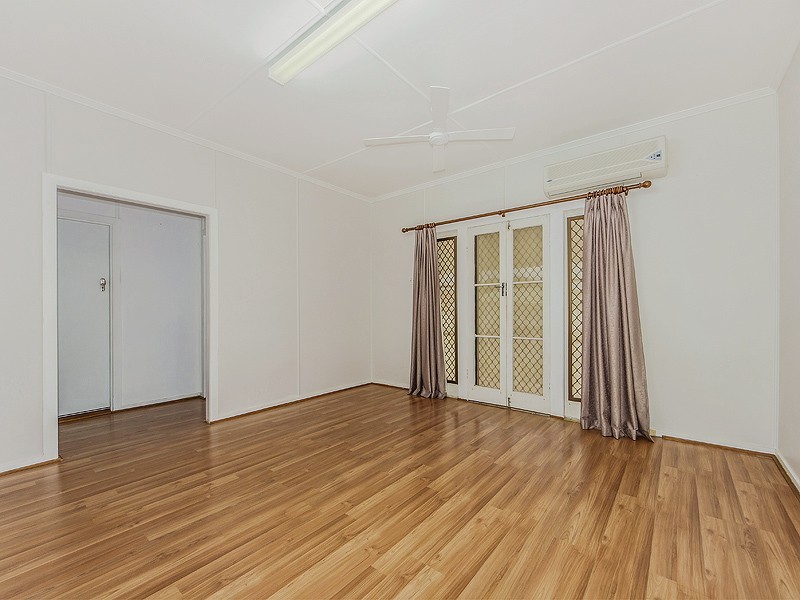 11 Vernon Street, Ipswich QLD 4305