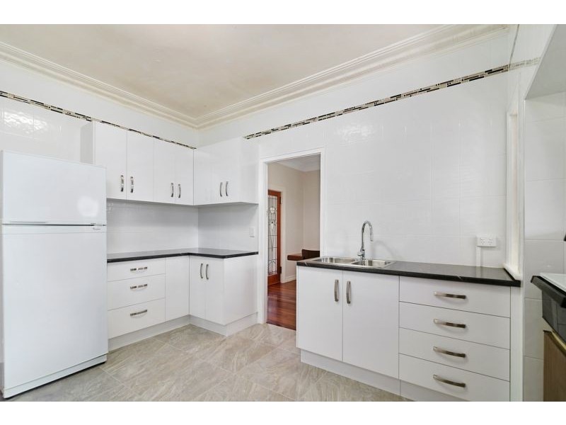 41 Macquarie Street, Silkstone QLD 4304