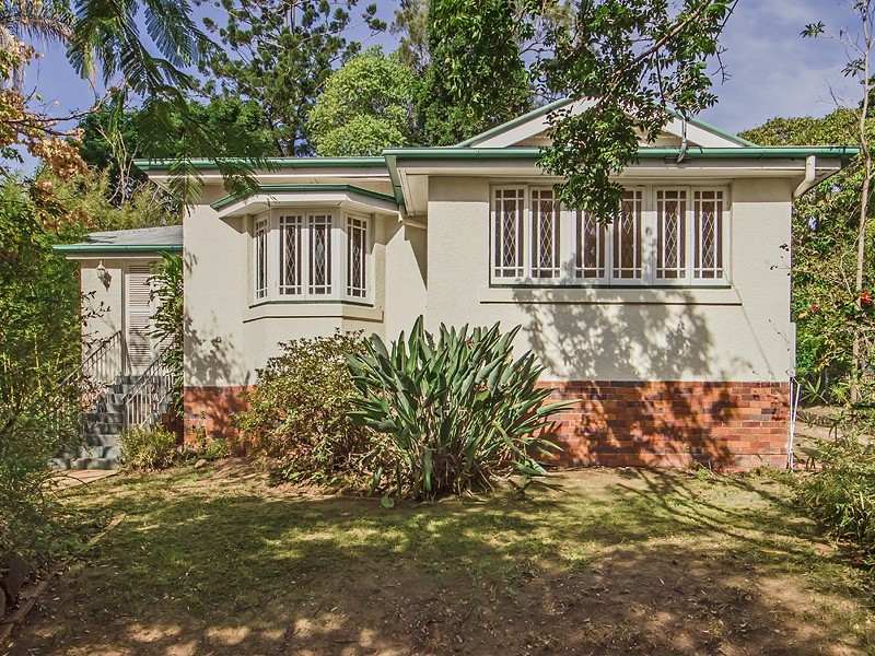 2 Chelmsford Ave, Ipswich QLD 4305