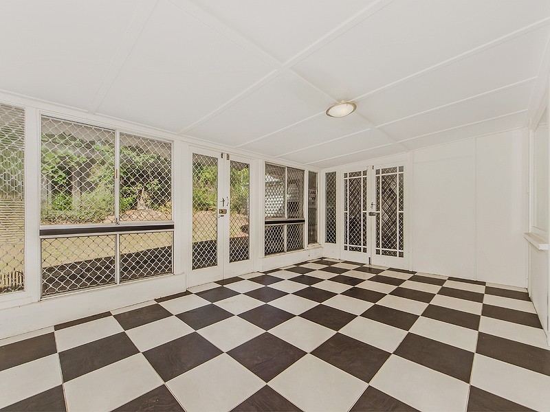 2 Chelmsford Ave, Ipswich QLD 4305