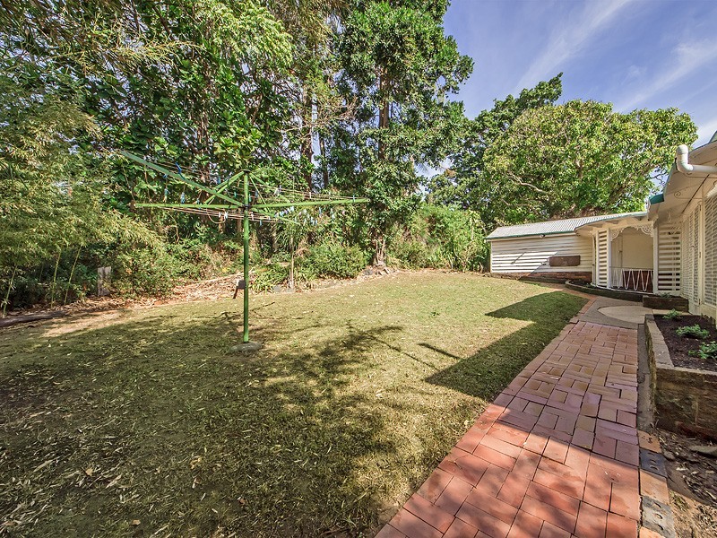 2 Chelmsford Ave, Ipswich QLD 4305