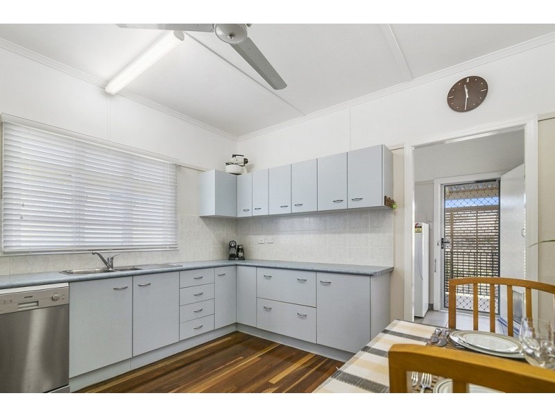 7 Shapcott Street, Eastern Heights QLD 4305