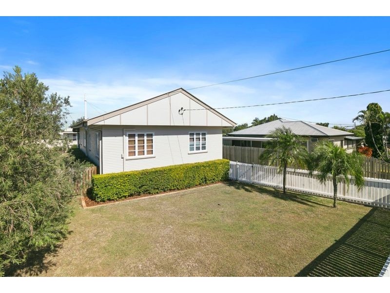 7 Shapcott Street, Eastern Heights QLD 4305