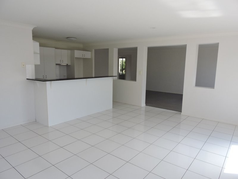 33 Dornoch Crescent, Raceview QLD 4305