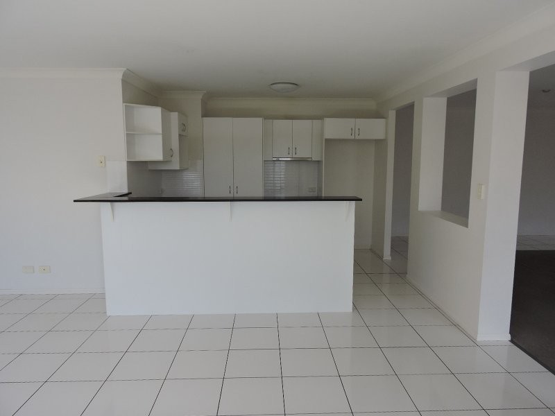 33 Dornoch Crescent, Raceview QLD 4305