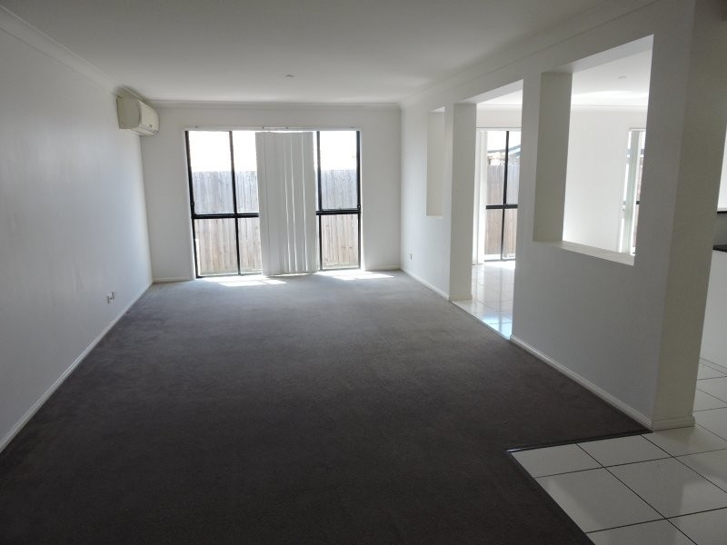 33 Dornoch Crescent, Raceview QLD 4305