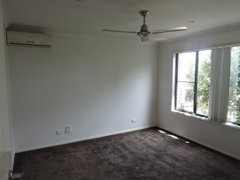 33 Dornoch Crescent, Raceview QLD 4305