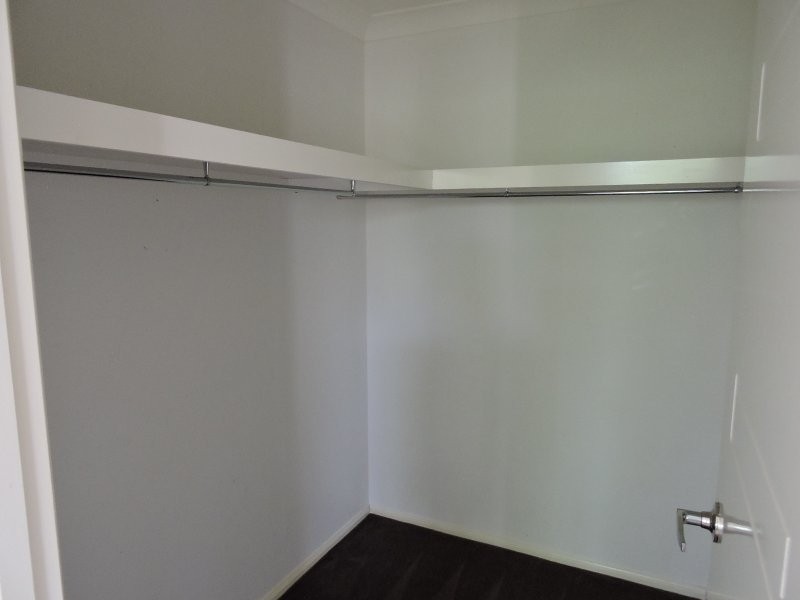 33 Dornoch Crescent, Raceview QLD 4305