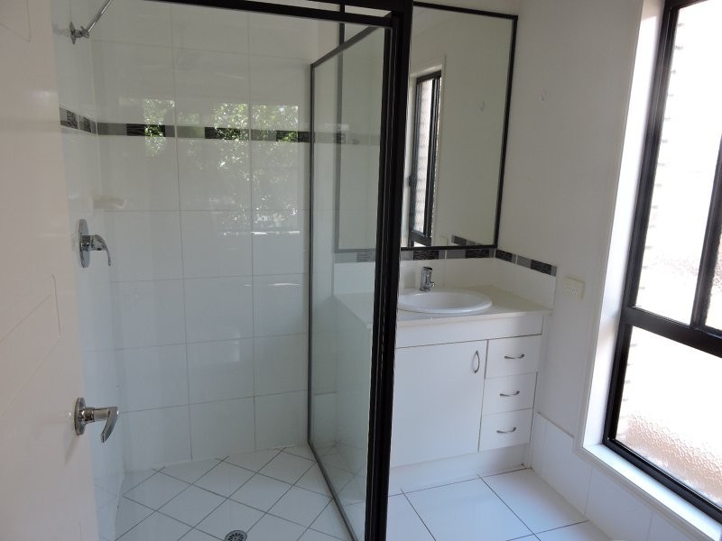 33 Dornoch Crescent, Raceview QLD 4305